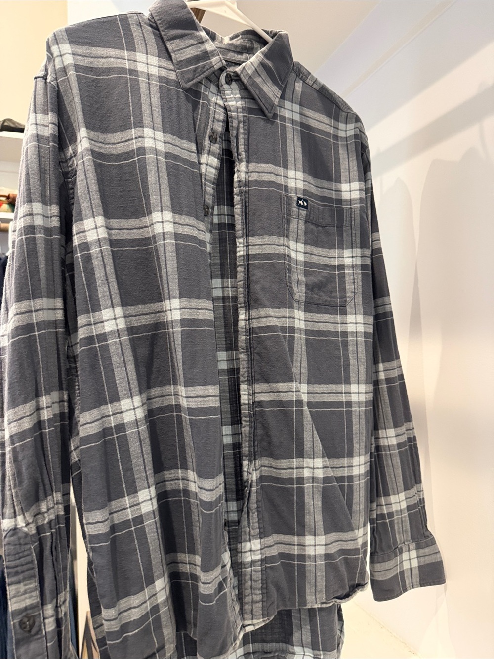 Men's Gray Plaid Long-Sleeve Button-Down Shirt